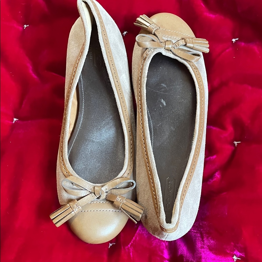 Coach Women's BeigeTassel Flats